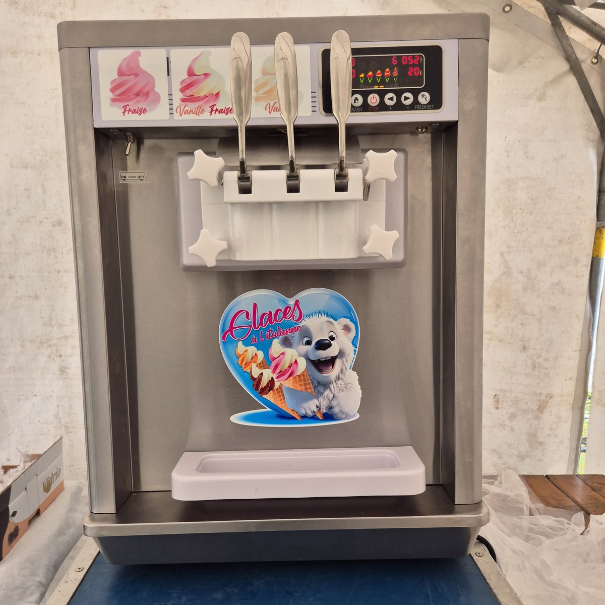 Machine a glace italienne professionnelle 3 parfums (vanille, fraise, mix) - Location Bretagne