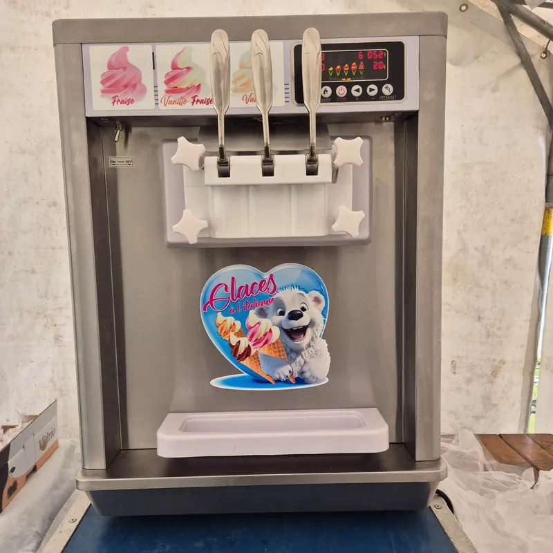 Machine à glace italienne professionnelle Le Clown Magicien — Fraise, Vanille, Chocolat